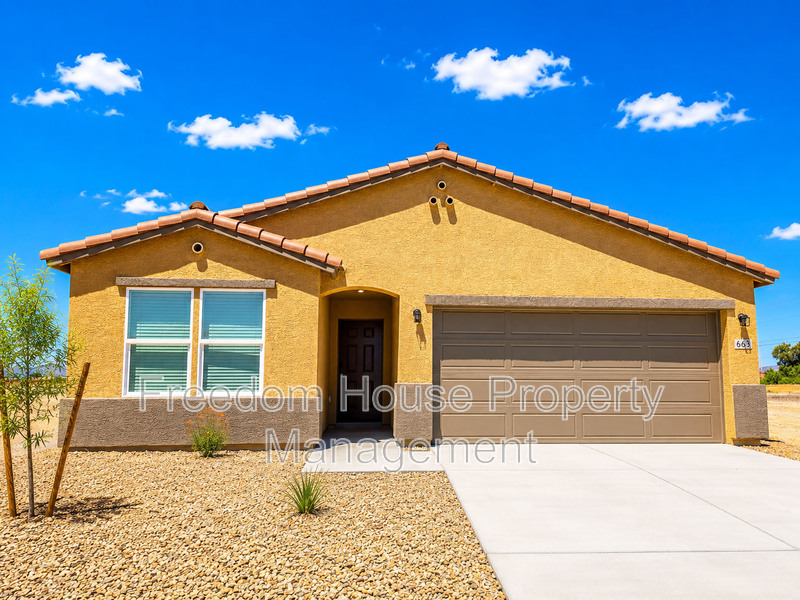 Pahrump House: 663 Huyana Wind Drive