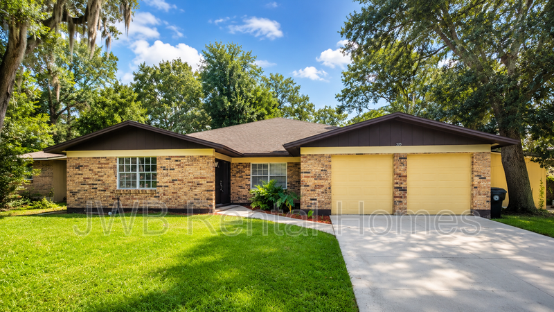 Orange Park House: 520 Clermont Ave S