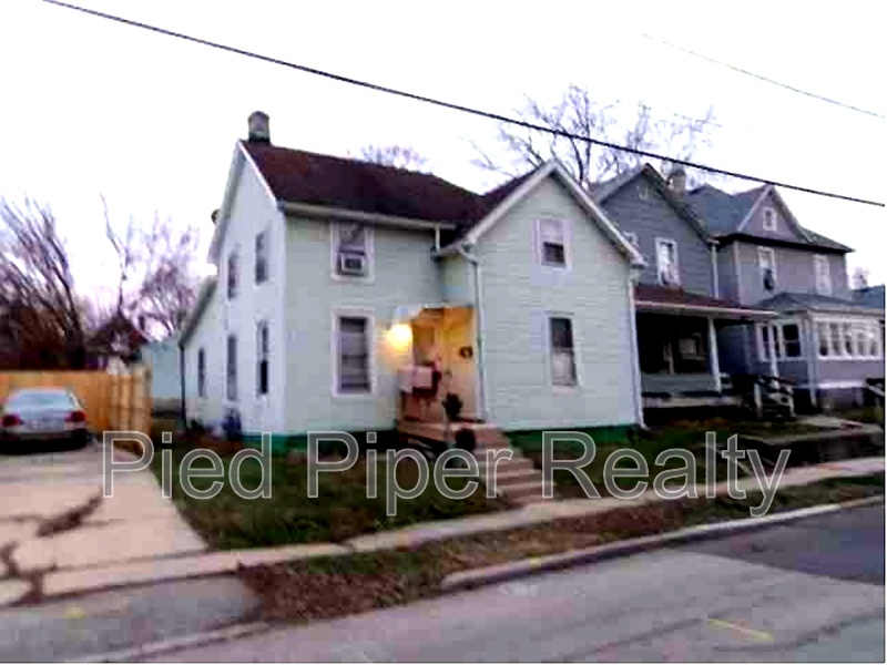 Freeport House: 315 W Clark St