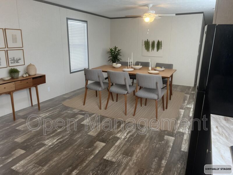 West Fargo House: 825 1st Ave E