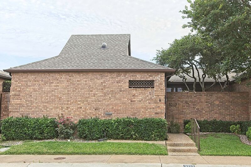 Carrollton House: 3217 Squireswood Drive