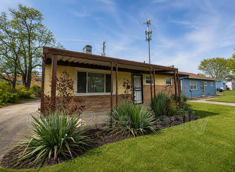 Columbus House: 2163 Grasmere Ave