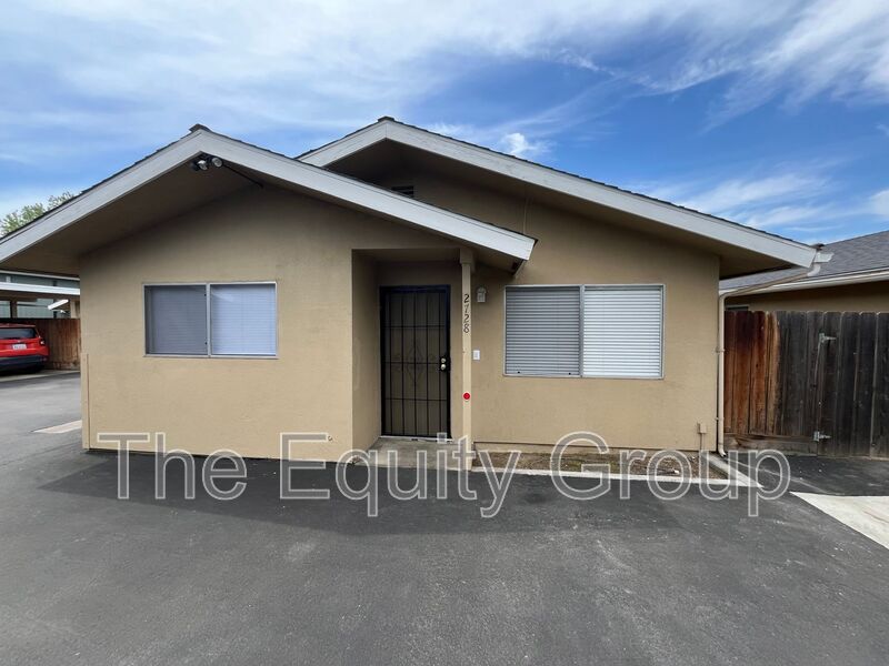Visalia House: 2728 South Sallee Ct