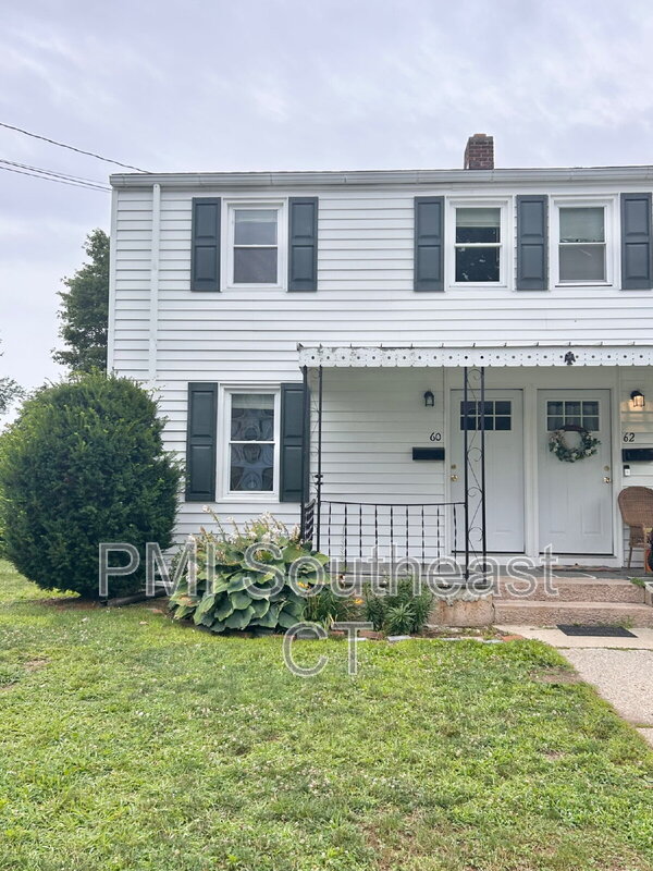 New London House: 60 Hawthorn Dr