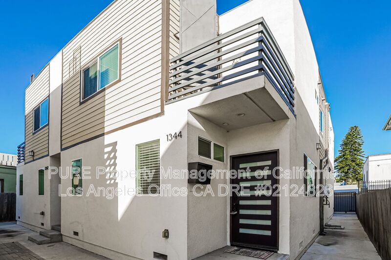 Los Angeles House: 1344 N Kenmore Ave
