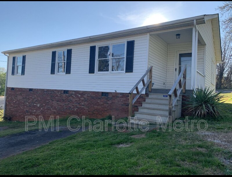 Kings Mountain House: 803 Phillips Drive