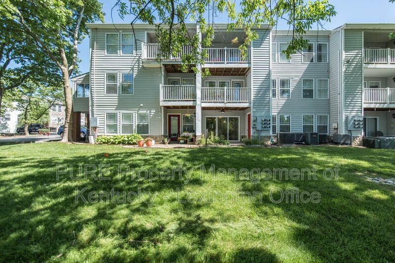 Lexington Condo: 2414 Lake Park Rd