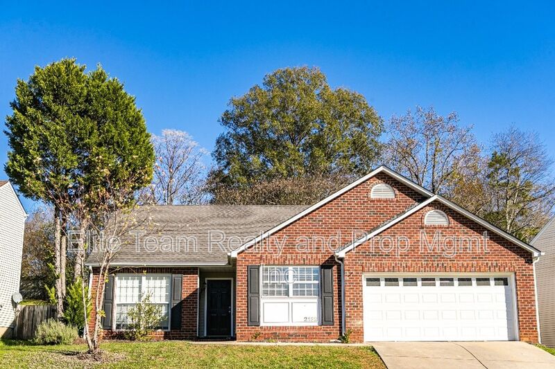 Charlotte House: 2132 Mallard Woods Pl