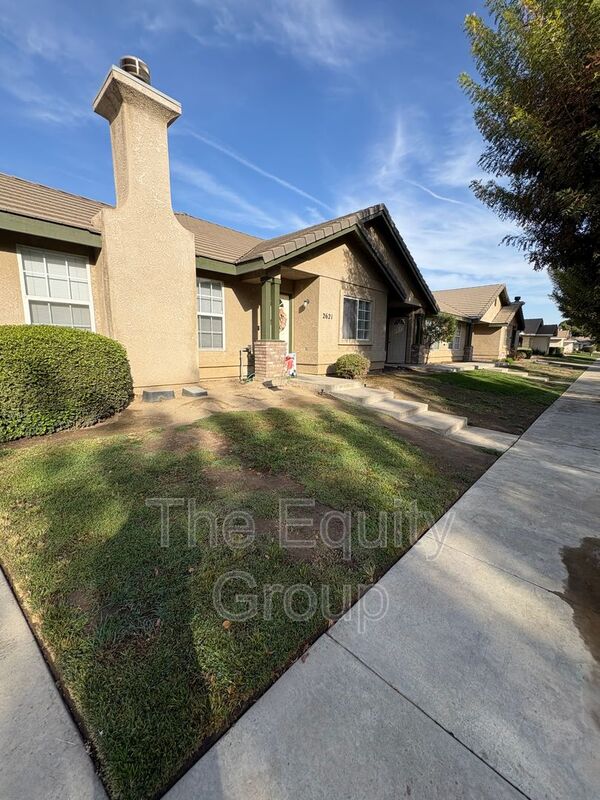 Visalia House: 2619 S Maselli