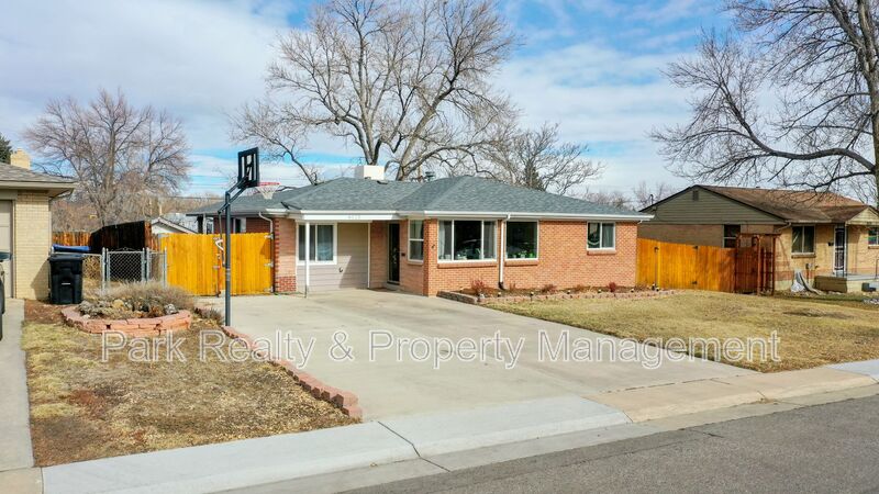 Arvada House: 6025 W 61st Ave.
