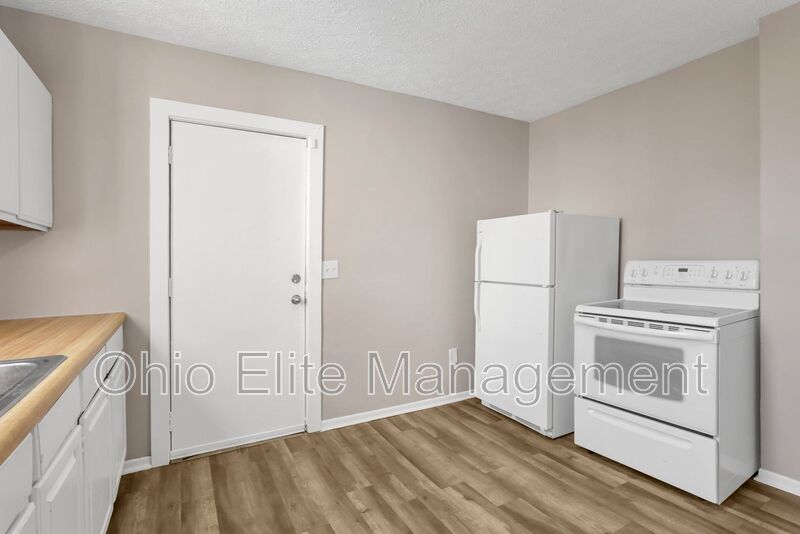 Columbus House: 793 E Starr Ave