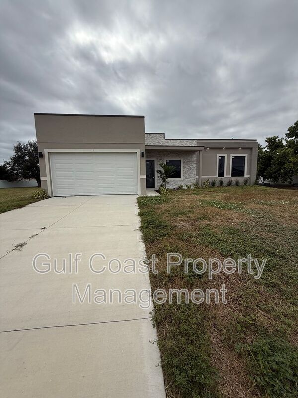 Cape Coral House: 1726 NE 13th St