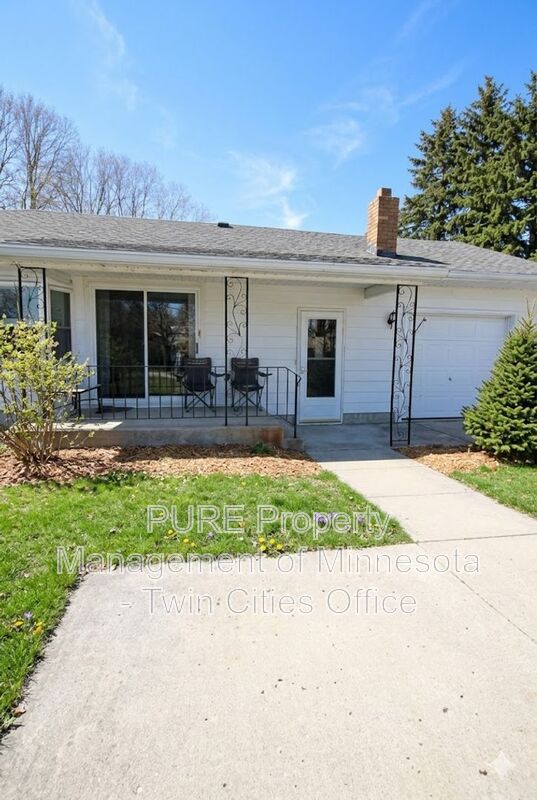 Woodbury House: 6625 1/2 Bailey Rd