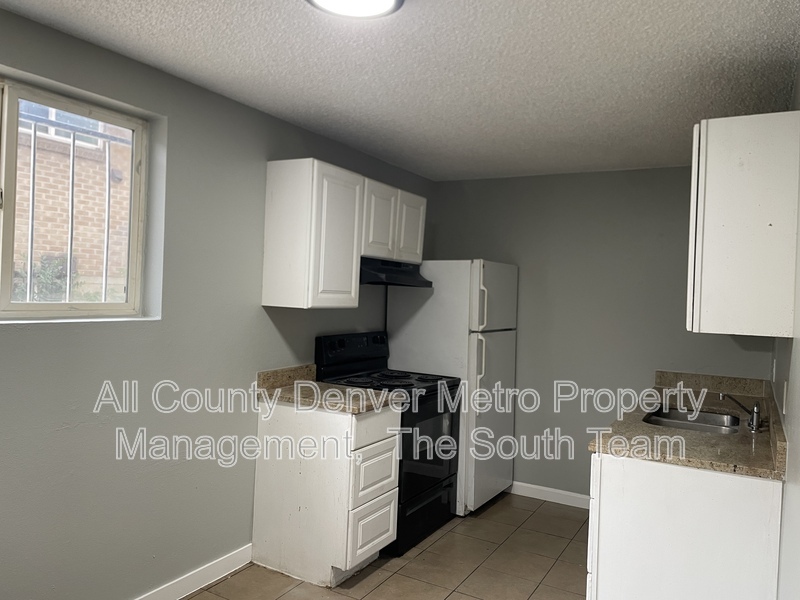 Aurora Condo: 1622 Alton St