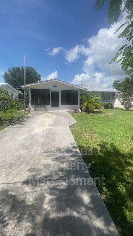 Englewood House: 230 East Fray Street