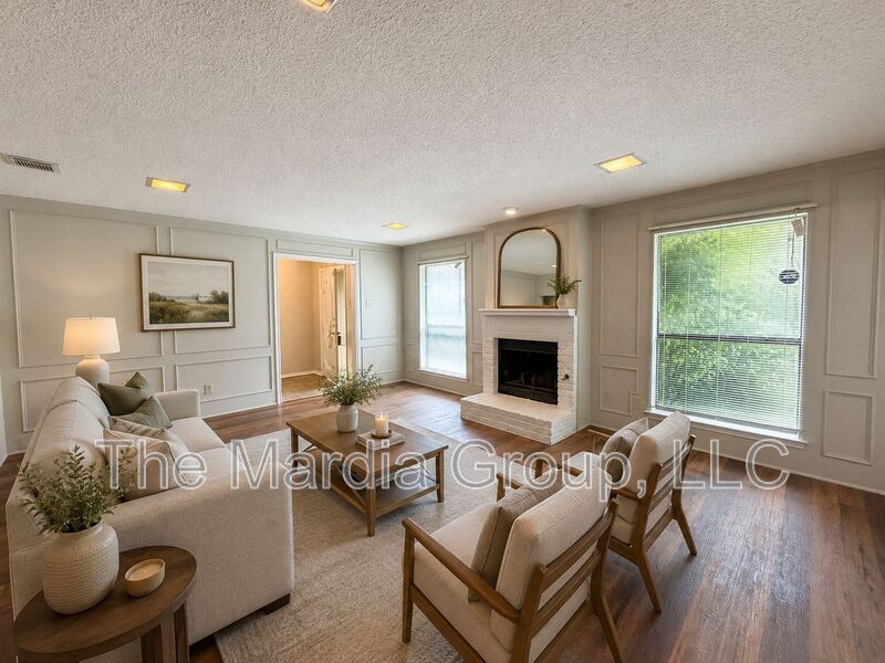 Dallas House: 13222 Fall Manor Dr
