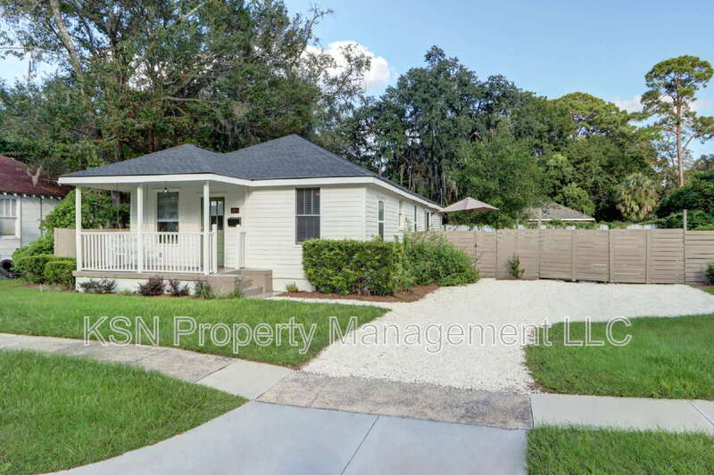 Savannah House: 1804 Georgia Ave