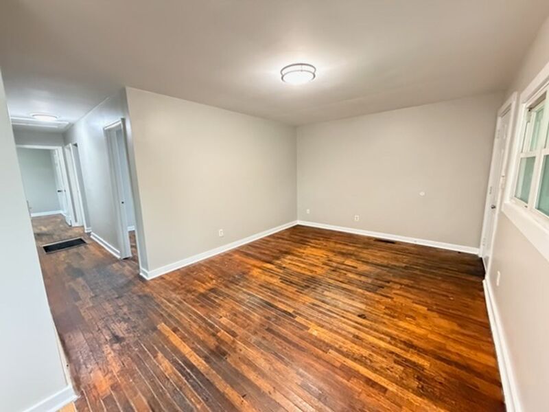 Birmingham House: 3373 33rd Pl N