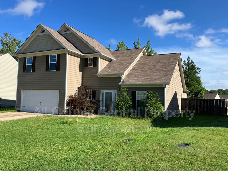 Springville House: 230 Smith Glen Dr