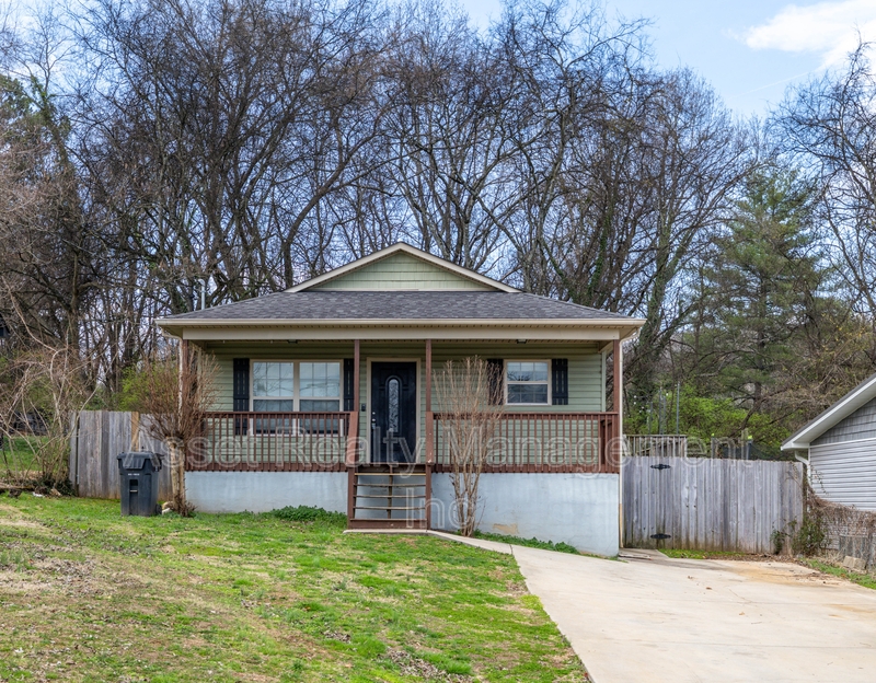 Knoxville House: 2013 Paris Road