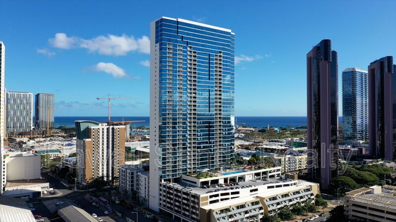 Honolulu House: 555 South St
