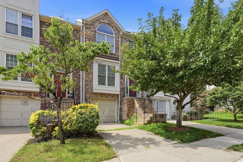 Sterling House: 46733 Woodmint Ter