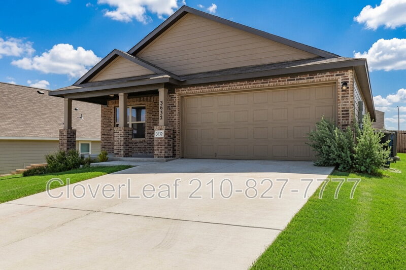 New Braunfels House: 3632 Space Cloud