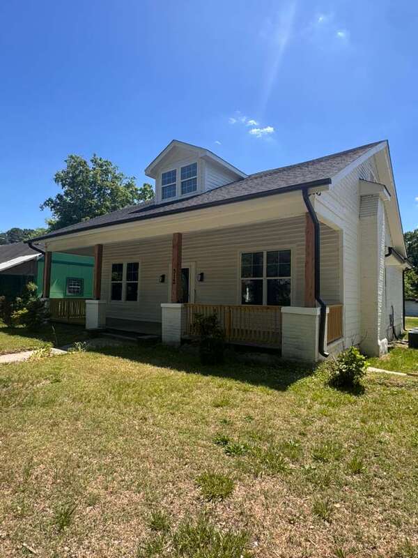 Henderson House: 312 East Andrews Avenue