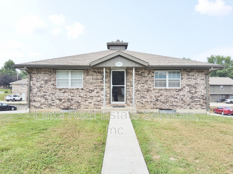 Higginsville Condo: 404 W 31st #102B