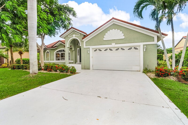 Fort Myers House: 8549 South Lake Circle