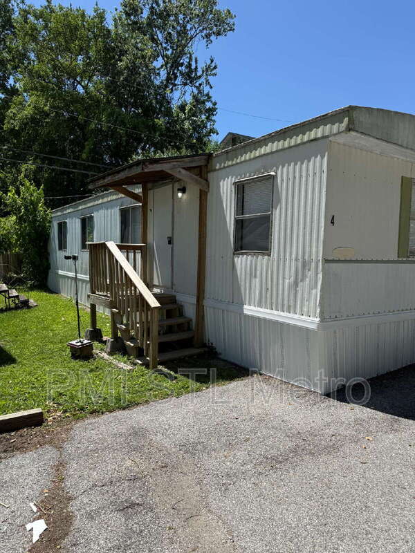 Saint Charles Condo: 747 Cunningham Ave