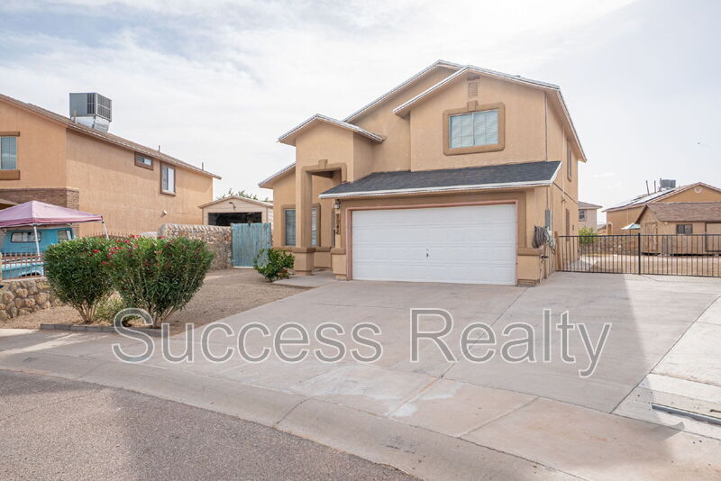 El Paso House: 7041 Falling Leaf Circle
