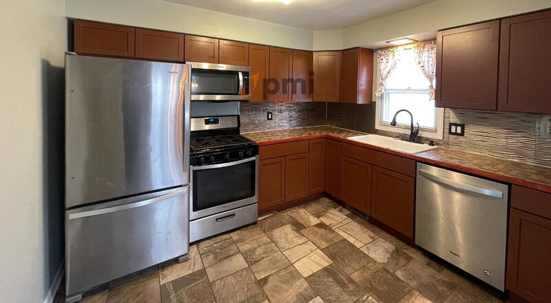 Hammond Condo: 6805 Jackson Avenue