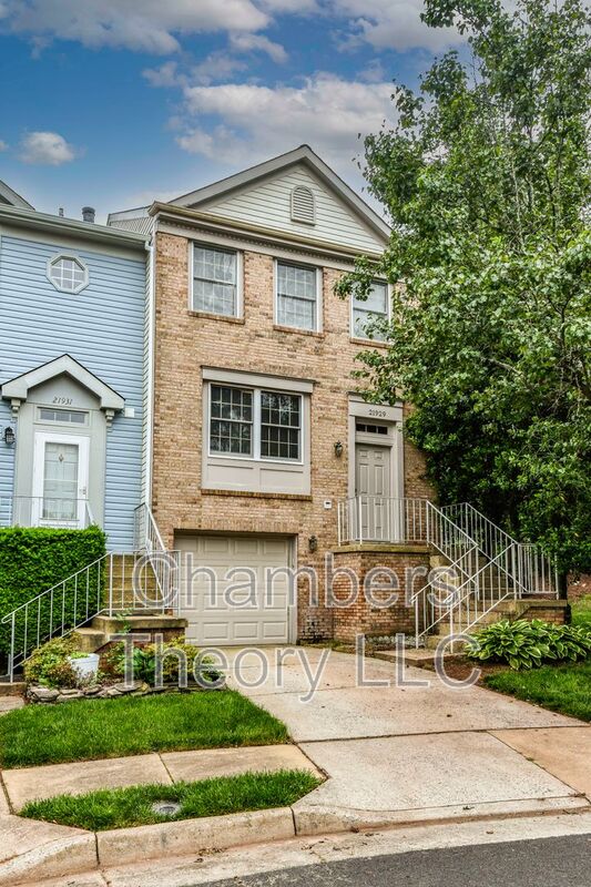 Sterling House: 21929 Myrtlewood Sq.