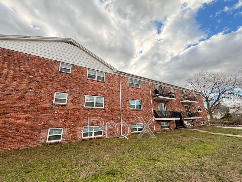 Carthage Condo: 124 E Highland