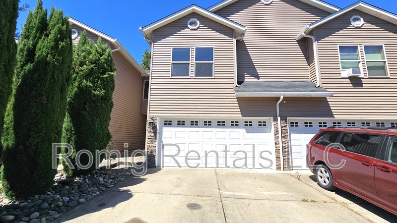 Vancouver House: 8102 NE 36th Ct