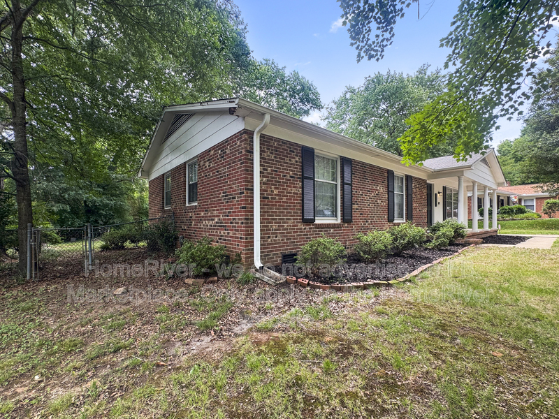 Greensboro House: 5403 Amberhill Dr