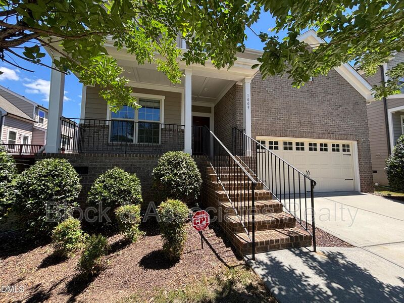 Apex House: 1009 Magnolia Blossom Ln