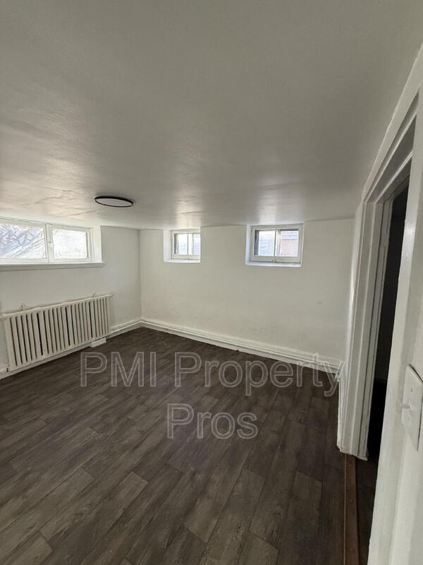 Cudahy Condo: 3432 E Cudahy Ave