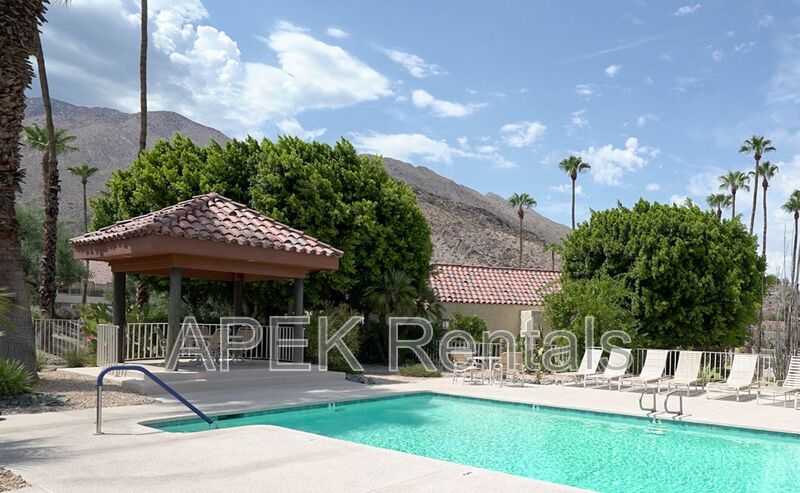 Palm Springs House: 211 Canyon Cir N