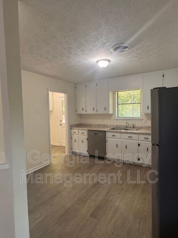 Athens House: 1120 Sweetwater Circle