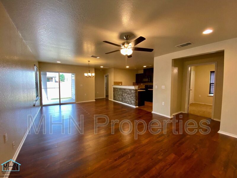 4 bed/2 bath, Bright and Open single story home on NE side of SA! - Preview 4