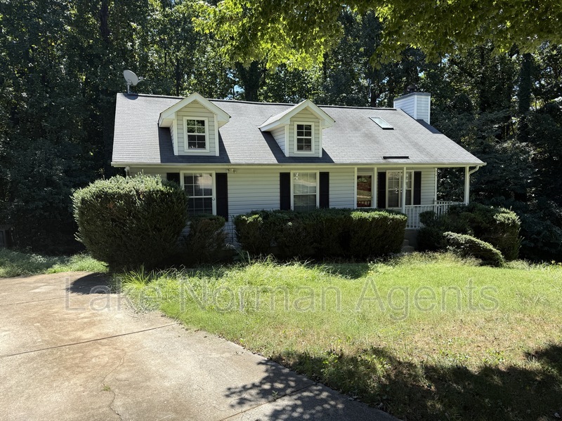 Huntersville House: 8006 Maxwelton Dr
