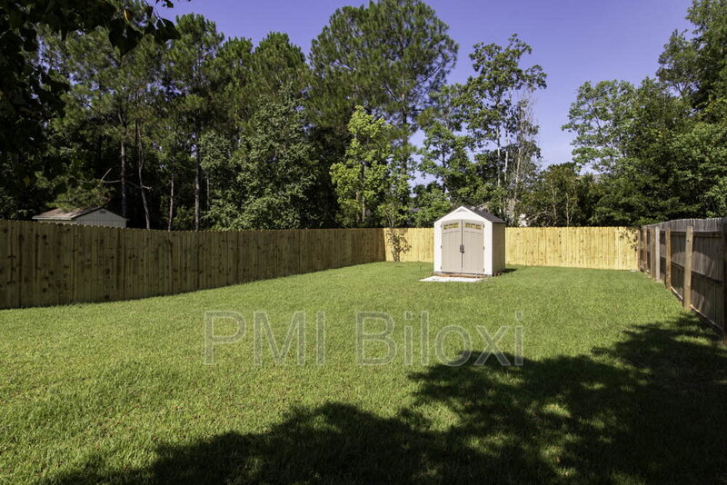 Gulfport House: 11107 Dede Dr