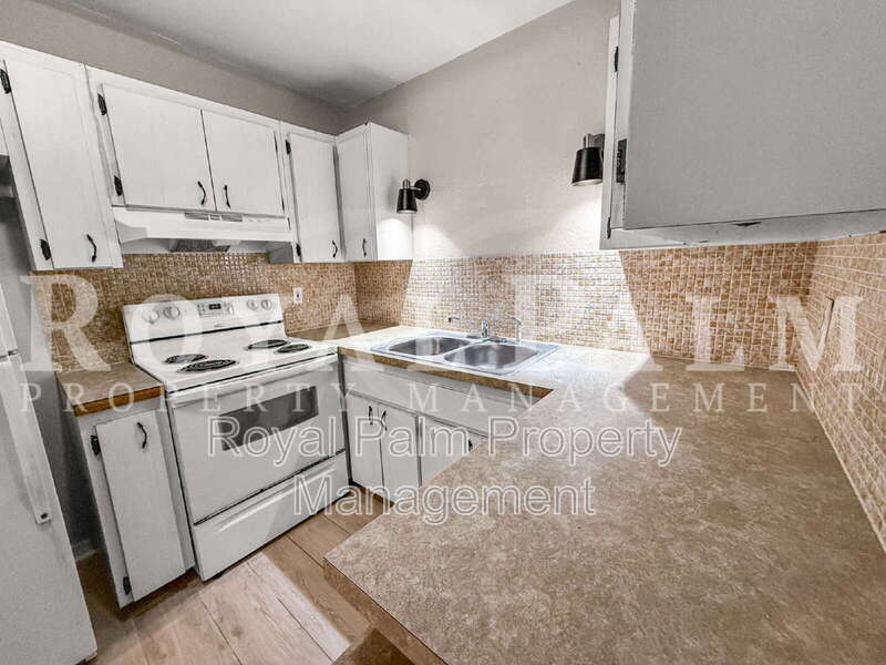 Fort Myers Condo: 3744 Estelle Ave