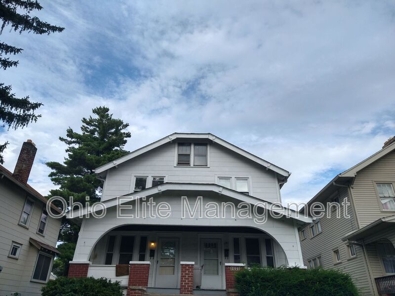 Columbus House: 206 N Harris Ave