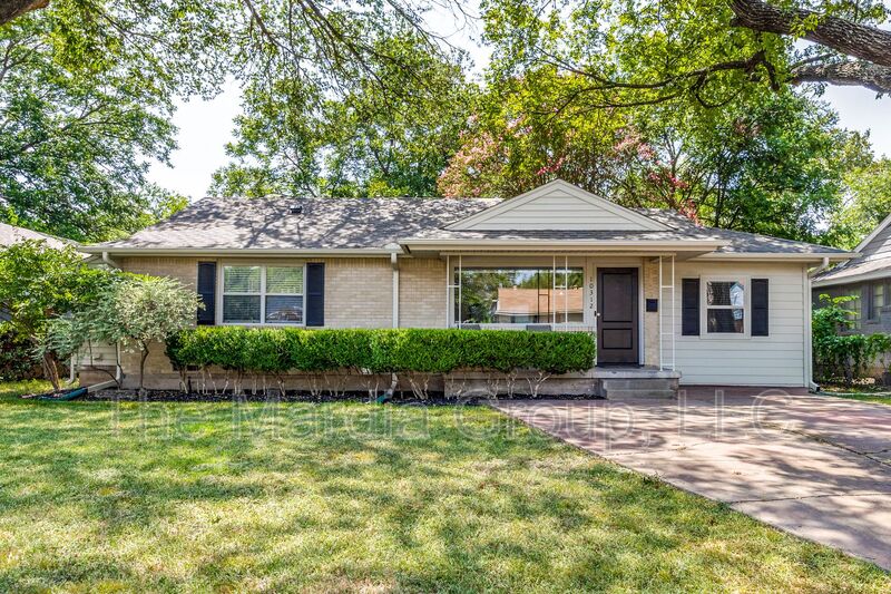 Dallas House: 10312 Sylvia Dr.