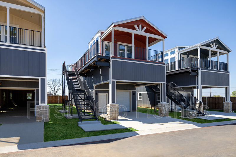 Oak Point House: 154 Cabrera Street