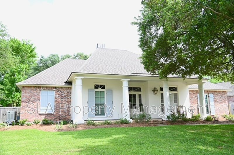 Baton Rouge House: 17745 W Colony Way