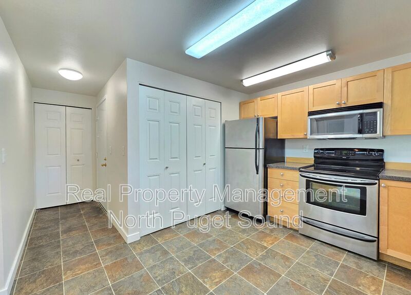 Kenmore House: 6700 NE 182nd St C304